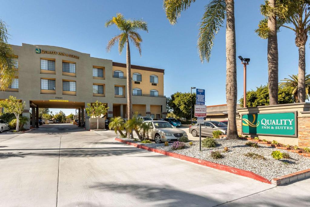 Quality Inn & Suites Huntington Beach Main image 1